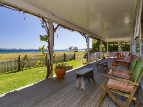 Breachmor - Tauranga Taupo Lakefront Holiday Home